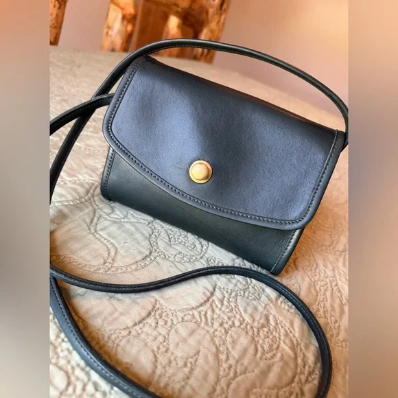 Vintage 90s Coach Chrystie Deepest Forest Green Leather Crossbody Bag Rare Color - Picture 2 of 16